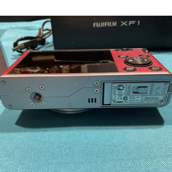 Fujifilm XF1 12.0MP Compact Digital Camera For Parts/Repair - Picture 8 of 10